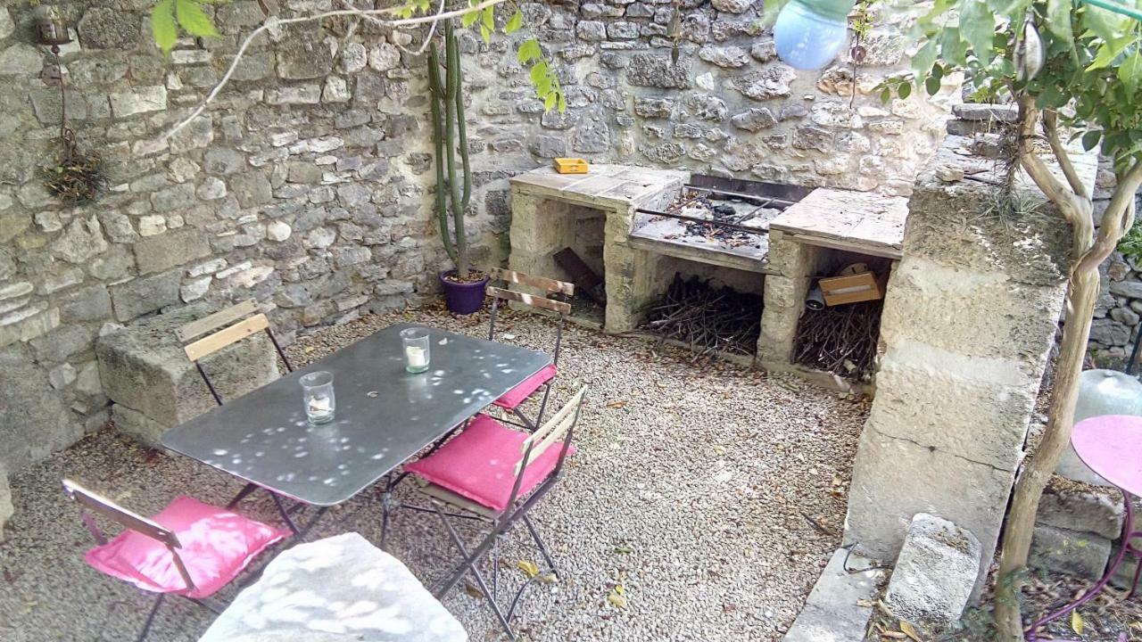 Chambres D'Hotes Dans Maison D'Artiste Galargues Exterior photo
